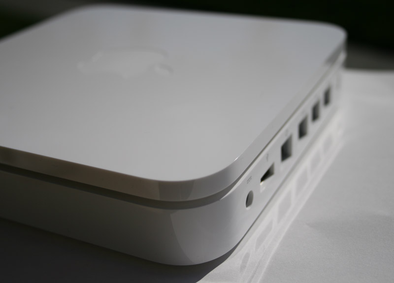 Illustration for article titled The Things Other Apple Airport Extreme Reviews Don't Tell You